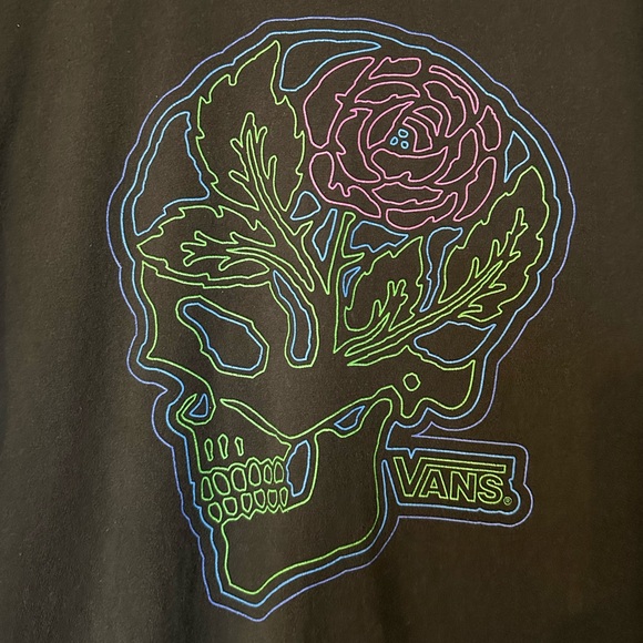 VANS SKULL & FLORAL GRAPHIC T-SHIRT
SIZE: LARGE - Picture 2 of 3